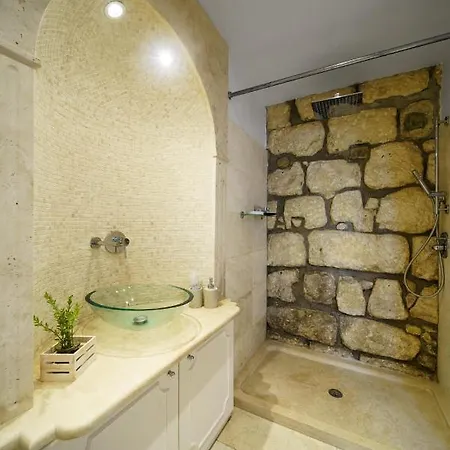 Castello House Apartmán